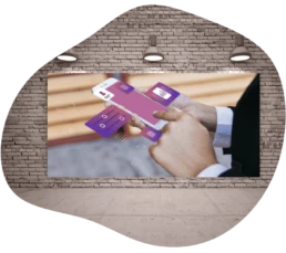 Person, die ein Smartphone mit UI-Designelementen benutzt.