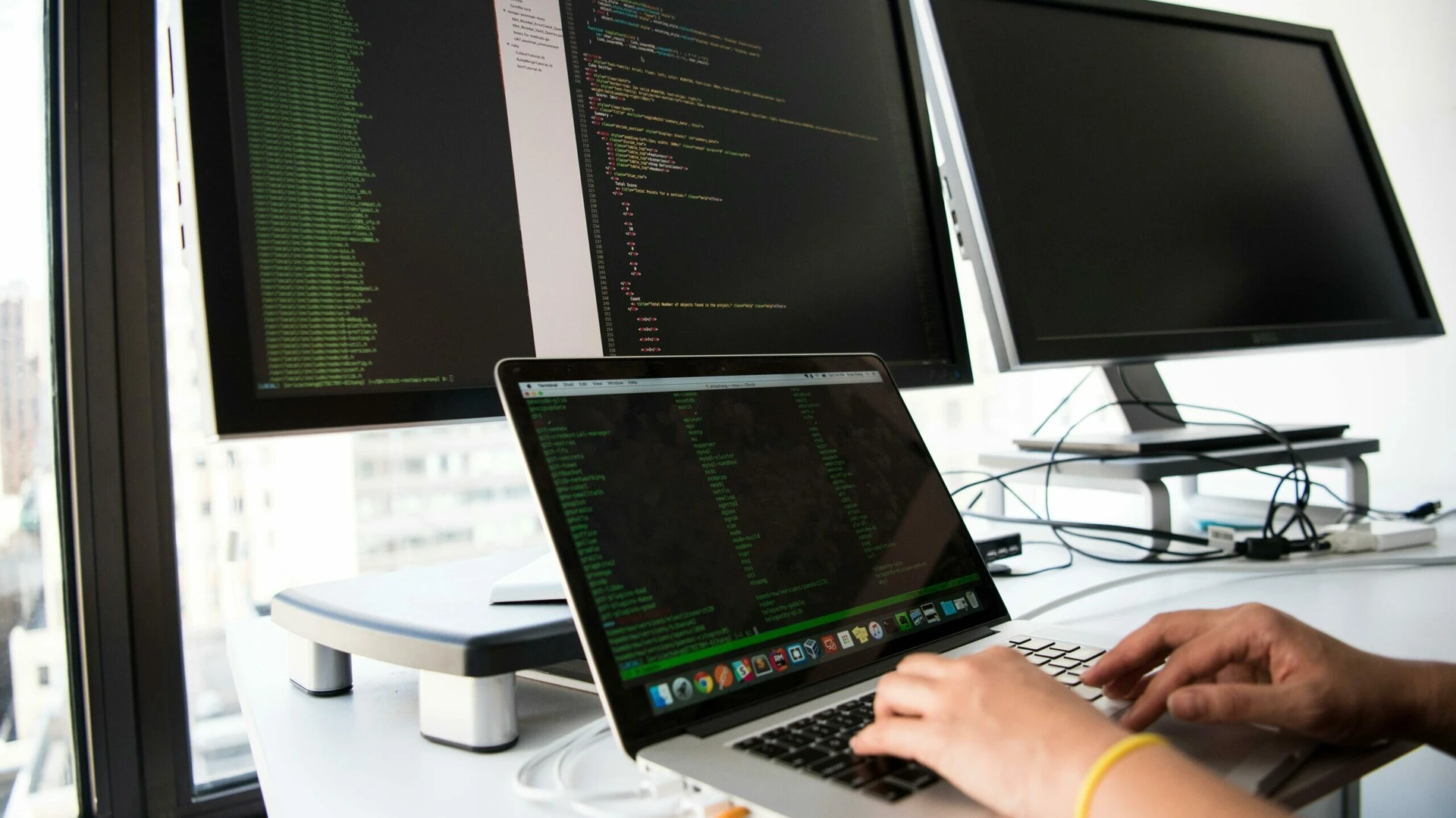 aktuelle-webdesign-trends-2025-uebersicht-tipps